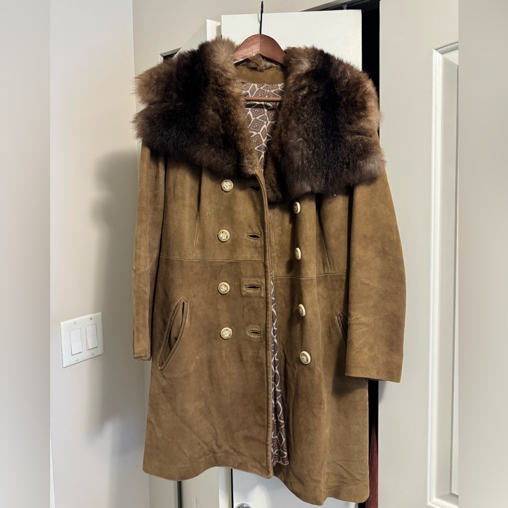 70s vibe Suede Coat with Genuine Fur Collar and Antler buttons